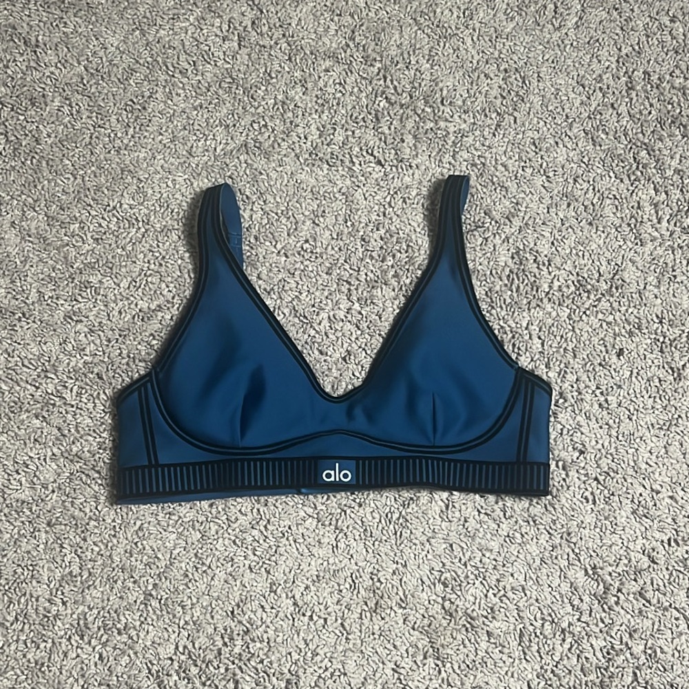 Alo eclipse blue airlift line up bra size M